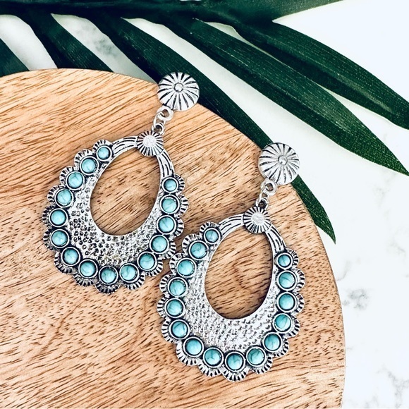 Western Faux Turquoise Stone Earrings Hammered Silver Boho Southwestern NEW - Picture 2 of 3